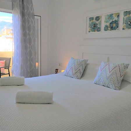 Deluxe Apartment In Benalbeach With Beach Views Benalmádena Exteriör bild