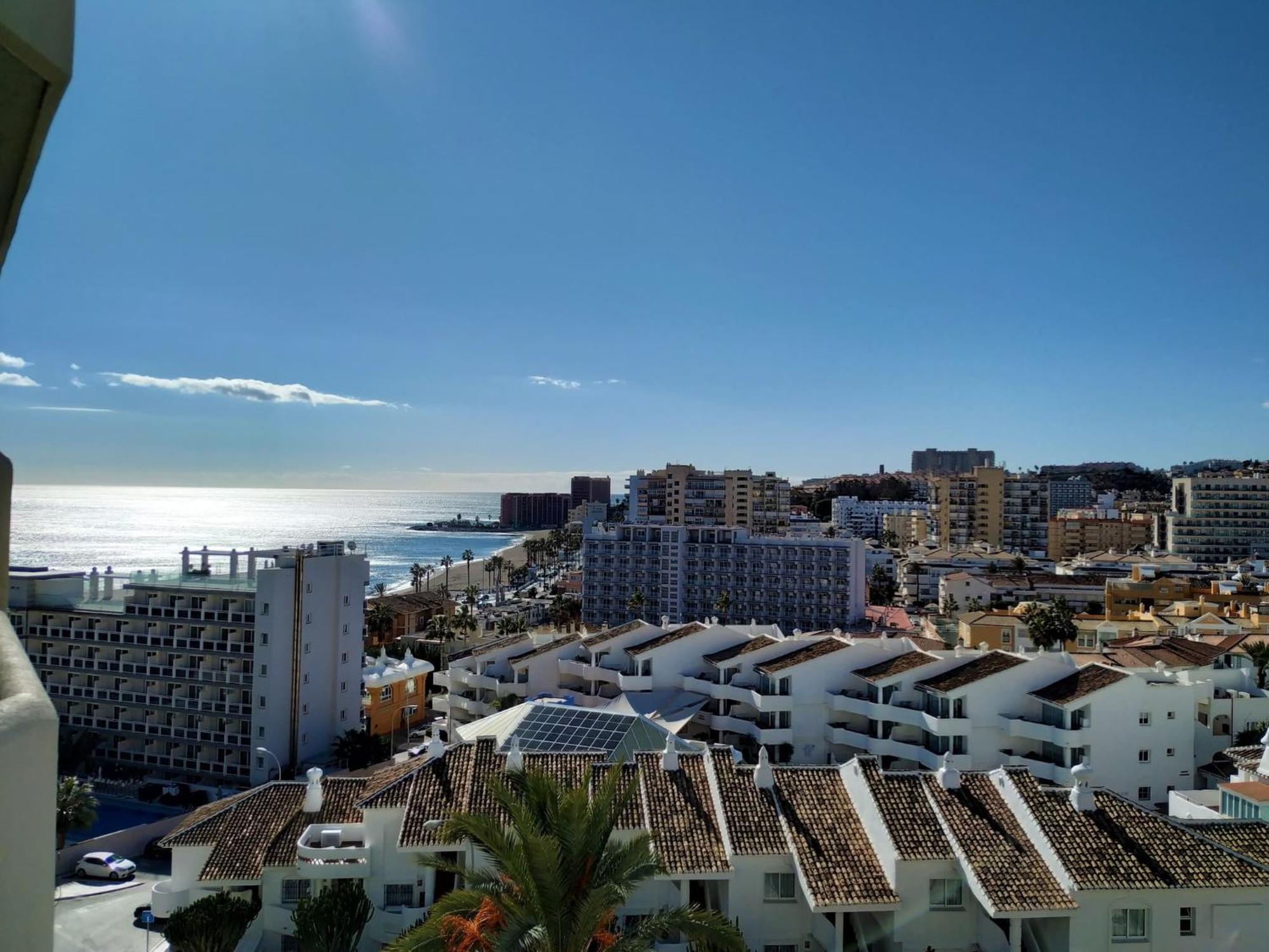 Deluxe Apartment In Benalbeach With Beach Views Benalmádena Exteriör bild