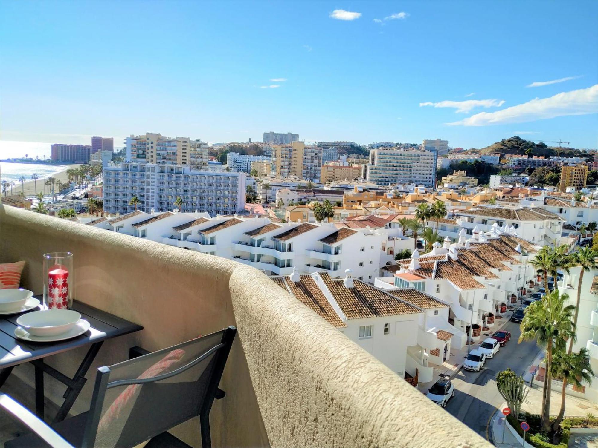 Deluxe Apartment In Benalbeach With Beach Views Benalmádena Exteriör bild
