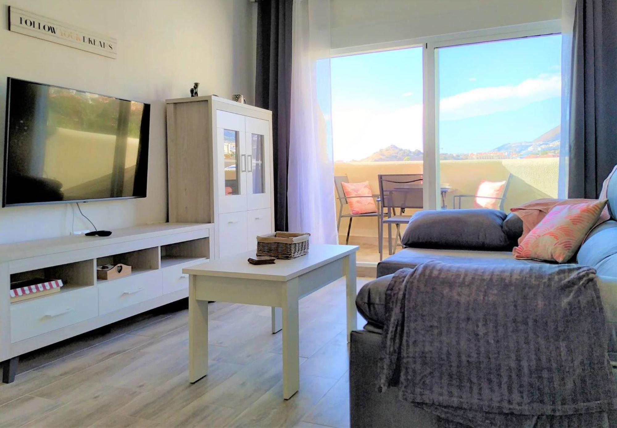 Deluxe Apartment In Benalbeach With Beach Views Benalmádena Exteriör bild