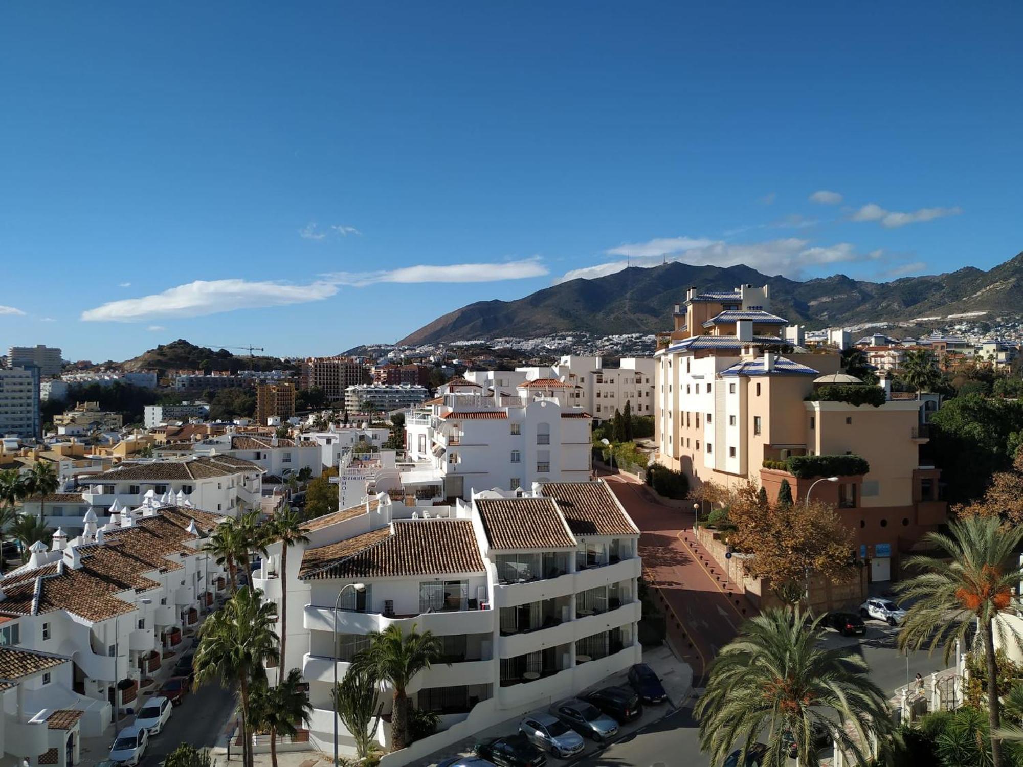 Deluxe Apartment In Benalbeach With Beach Views Benalmádena Exteriör bild