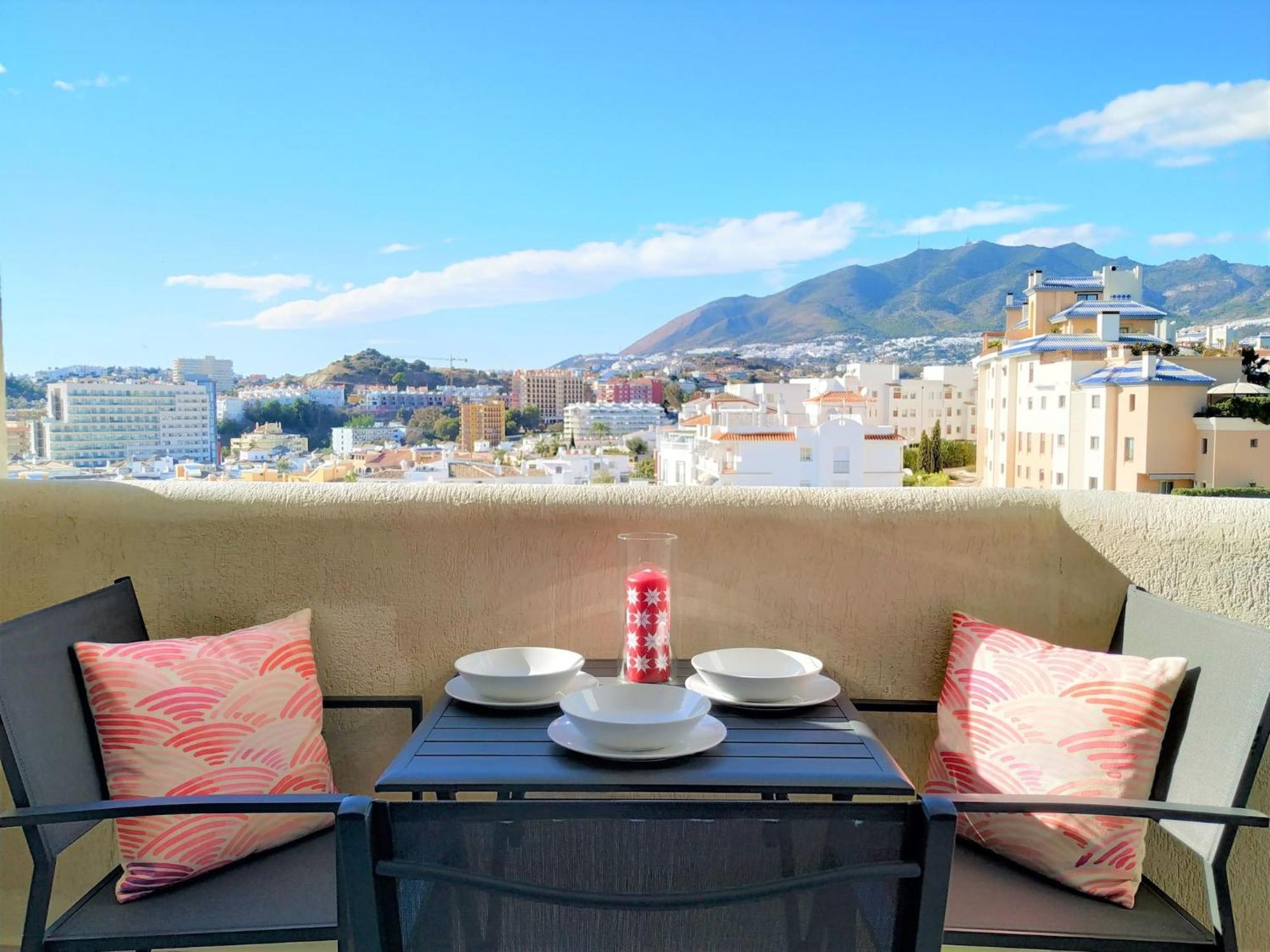 Deluxe Apartment In Benalbeach With Beach Views Benalmádena Exteriör bild